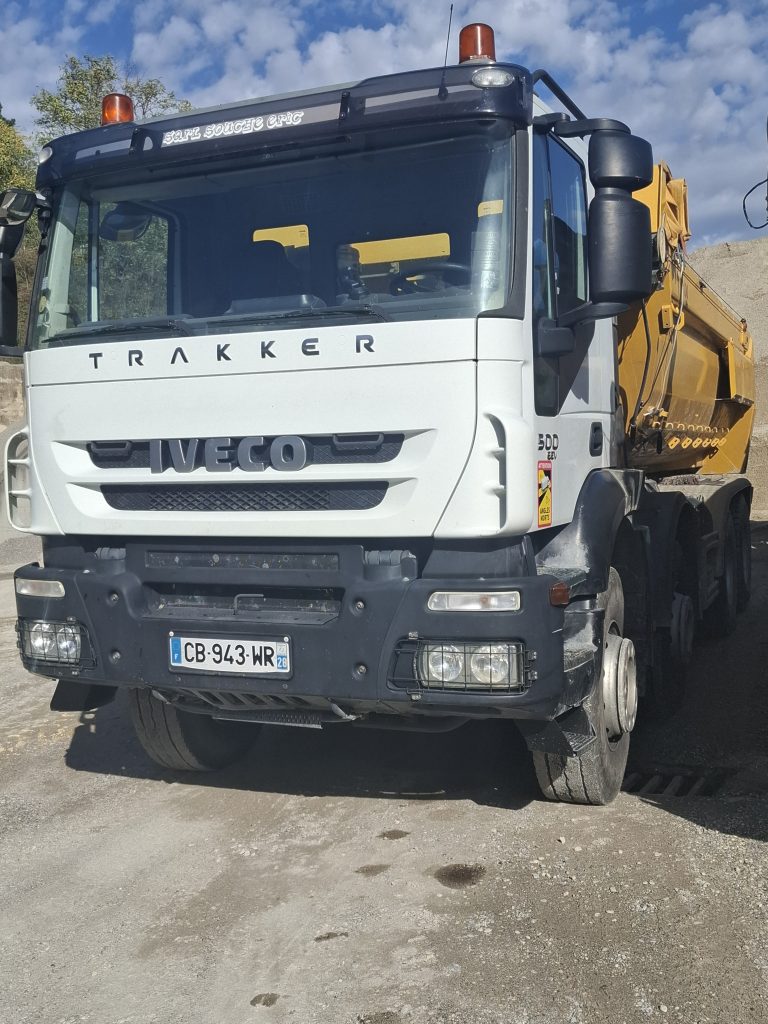 Véhicule pour les livraisons chargé utile 17 tonnes
